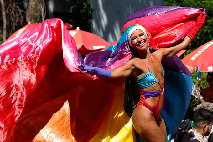 (FOTO) V Riu de Janeiru se je začel največji pustni karneval na svetu!