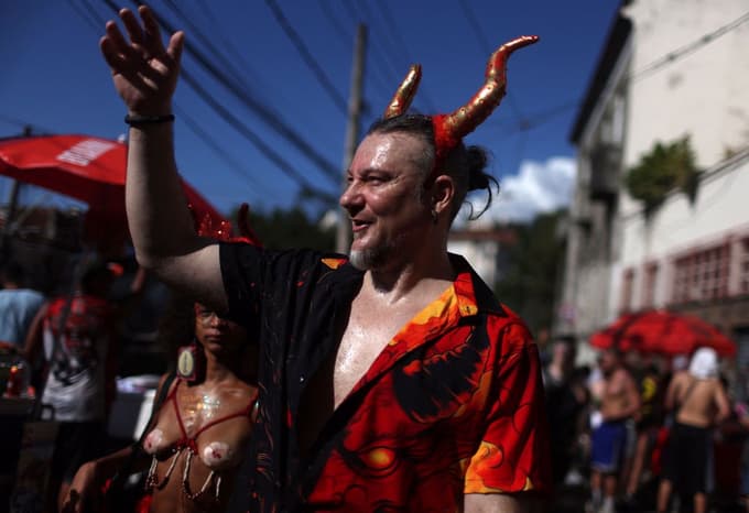 (FOTO) V Riu de Janeiru se je začel največji pustni karneval na svetu!