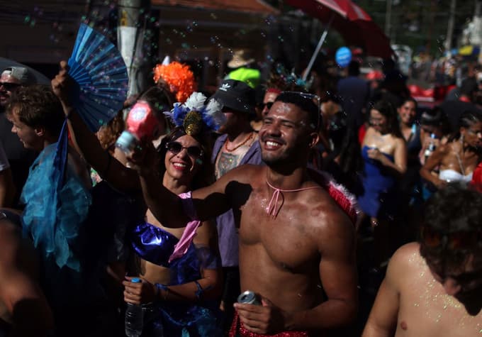 (FOTO) V Riu de Janeiru se je začel največji pustni karneval na svetu!