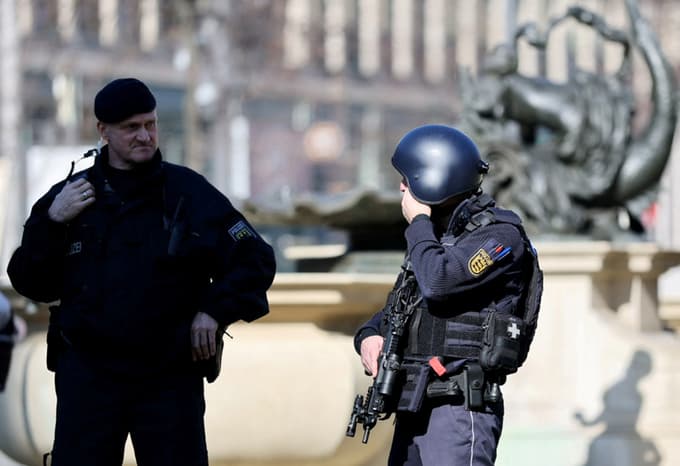 (FOTO) Avto zapeljal v množico ljudi: Število smrtnih žrtev v Mannheimu naraslo na dve