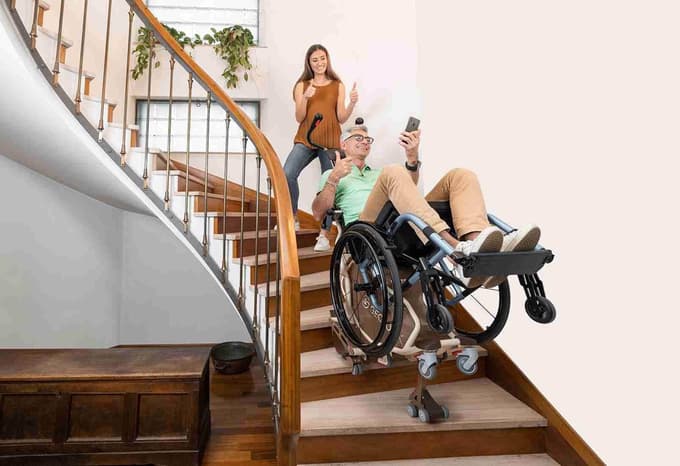 Mobilno gosenično dvigalo. 