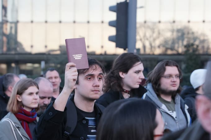 (FOTO) Protest na Magistratu proti Jankovićevi podpori Vučiću: "Ljubimo študente"