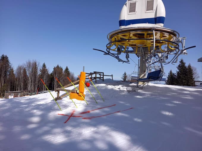 (FOTO in VIDEO) Nesreča na Arehu: Smučarka se je huje poškodovala, v bolnišnico so jo odpeljali s helikopterjem