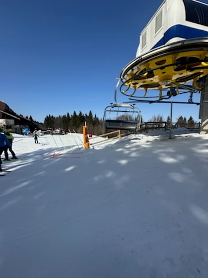 (FOTO in VIDEO) Nesreča na Arehu: Smučarka se je huje poškodovala, v bolnišnico so jo odpeljali s helikopterjem