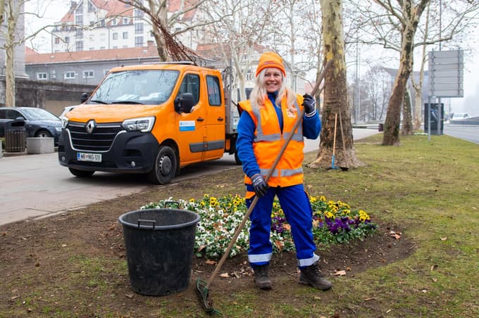 Voznica avtobusa, trafikantka, policistka ... Ženske Maribora na ogled na razstavi v Fotografskem muzeju