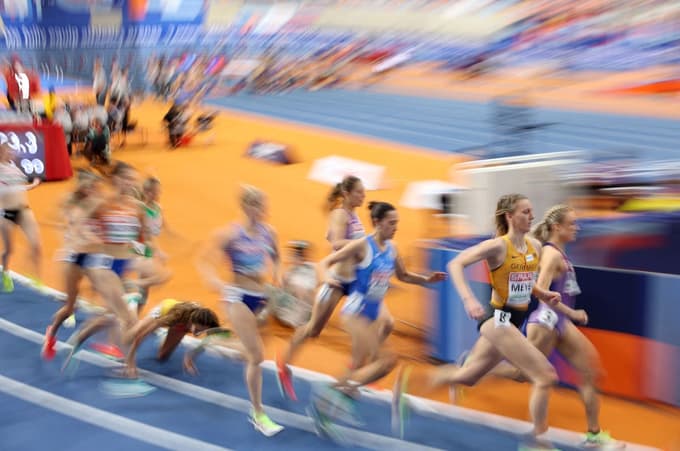 Tik pred udarcem v tla. 