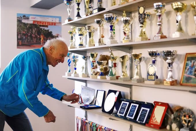 Osupljivo število priznanj, pokalov ima Karl Vrbnjak.