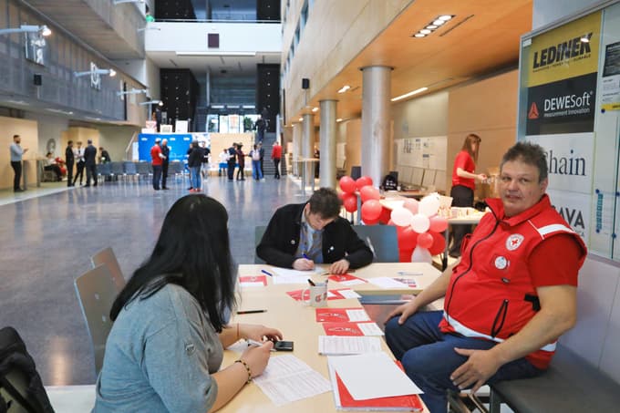 (VIDEO in FOTO) Mlade krvodajalstvo krvavo potrebuje: 20 let akcije študentskega sveta Univerze v Mariboru