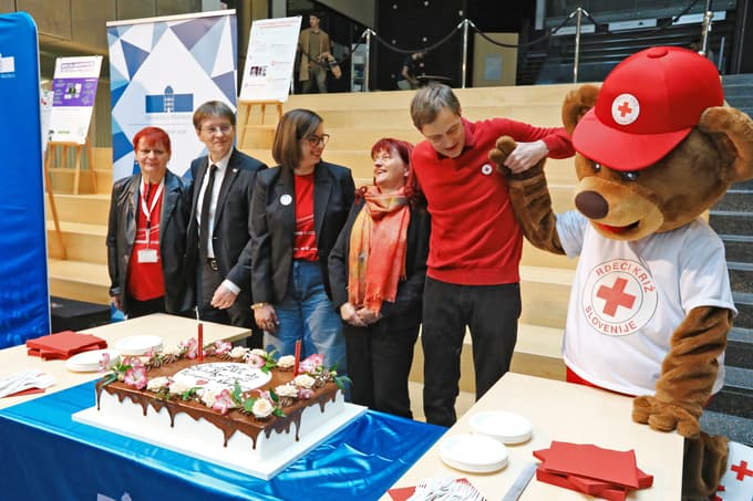 (VIDEO in FOTO) Mlade krvodajalstvo krvavo potrebuje: 20 let akcije študentskega sveta Univerze v Mariboru