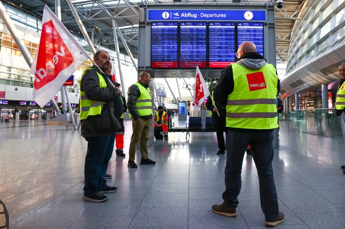 (FOTO) V Nemčiji zaradi stavke na letališčih odpovedanih več tisoč letov