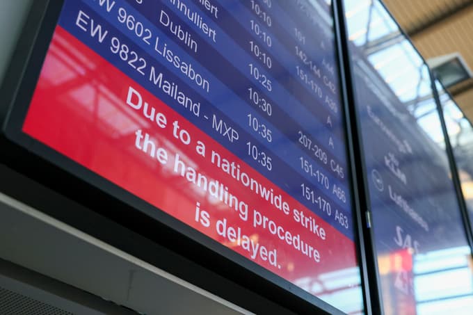 (FOTO) V Nemčiji zaradi stavke na letališčih odpovedanih več tisoč letov