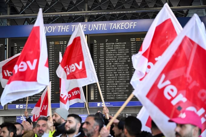 (FOTO) V Nemčiji zaradi stavke na letališčih odpovedanih več tisoč letov
