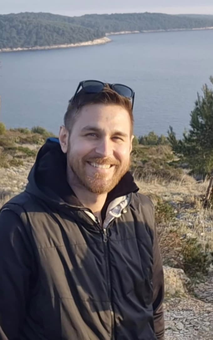 Priljubljeni voditelj se bori s hudo boleznijo: Izgubil sem veliko krvi, odrezati so morali več, kot so sprva nameravali