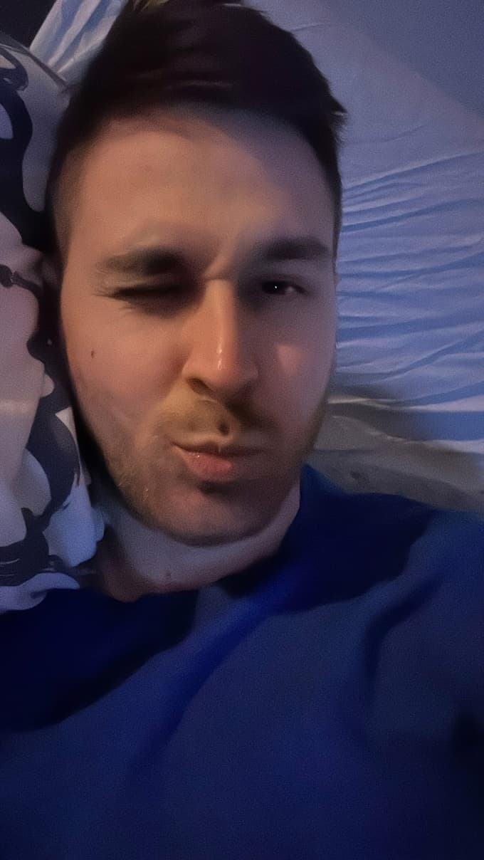 Priljubljeni voditelj se bori s hudo boleznijo: Izgubil sem veliko krvi, odrezati so morali več, kot so sprva nameravali