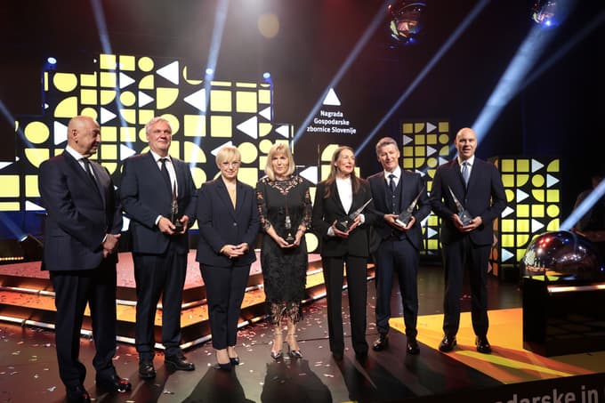 Lavreati s predsednico republike Natašo Pirc Musar in Tiborjem Šimonko, predsednikom GZS. 