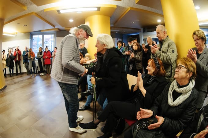 Odprje razstave v Grošljevi galeriji: Koroški pečat Mirsada Begića, dialog kiparja in fotografinje Nike Hölcl