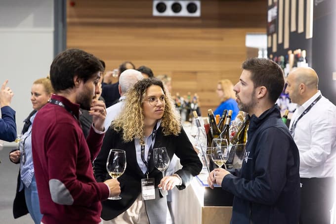 Sejem je velika priložnost za navezovanje stikov in iskanje poslovnih partnerjev.