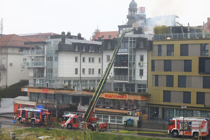 (FOTO in VIDEO) Požar na Lentu: Zagorelo je v kleti gostilne, ogenj se je po dimniku razširil na streho objekta