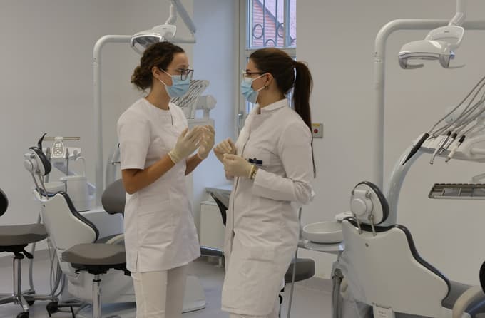 (FOTO in VIDEO) Mariborska medicinska fakulteta odslej nudi brezplačno zobozdravstveno oskrbo za vse