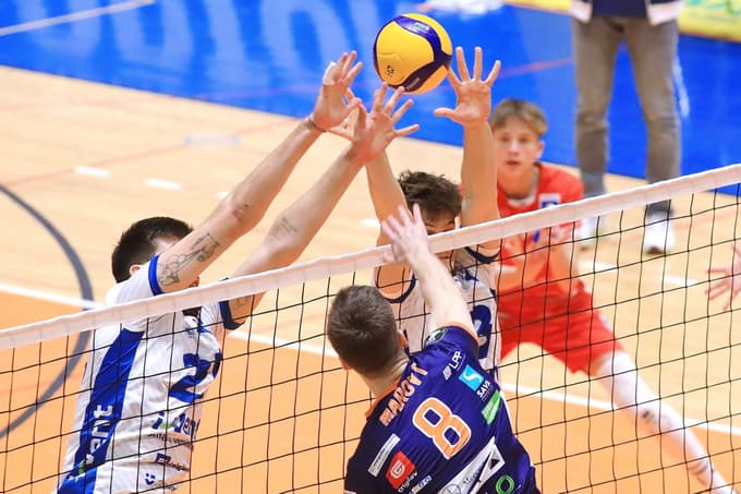 Luka Marovt je bil stalno nevaren za mariborske odbojkarje.
