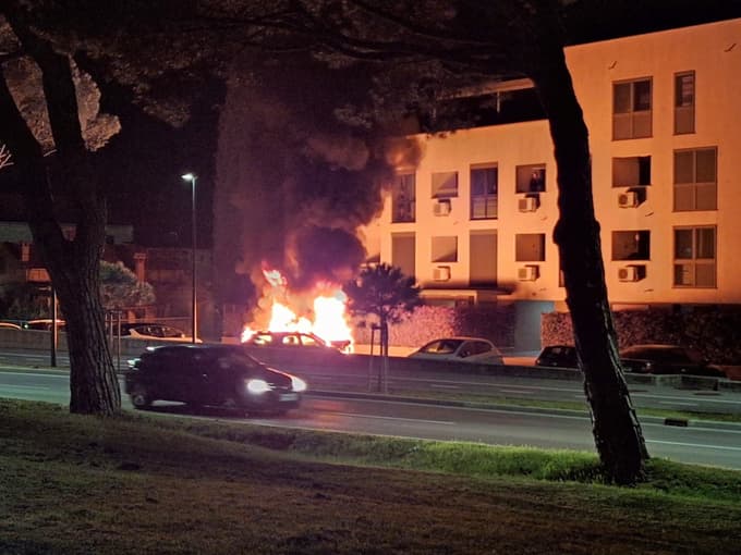 (FOTO) Z BMW-jem se je pripeljala na parkirišče, potem pa ...