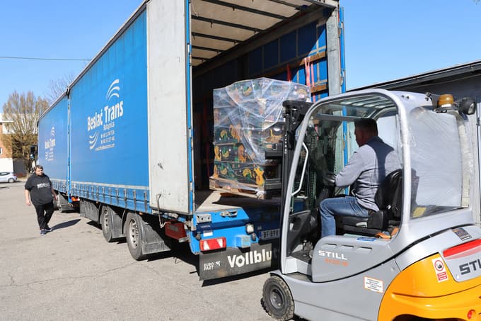 (FOTO) Nadškofijska karitas Maribor s pošiljko pomoči za socialno ogrožene v Jugovzhodni Evropi