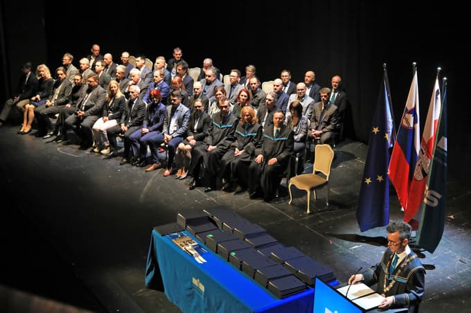 (FOTO) Fakulteta za strojništvo podelila 167 diplomskih listin na slavnostni prireditvi v SNG Maribor