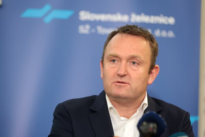 Dušan Mes: "Zaradi starosti je med 15 in 20 starih lokomotiv vedno na popravilu v delavnicah. Vlaki so danes veliko težji, kot so bili včasih."