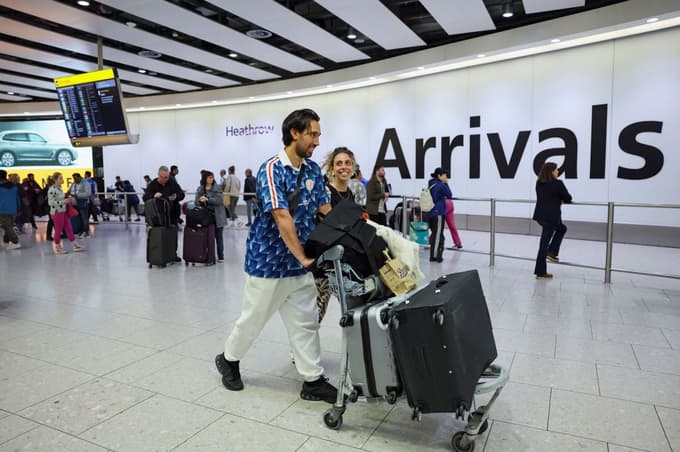 Električna oskrba vzpostavljena, londonsko letališče Heathrow znova odprto in deluje brez motenj