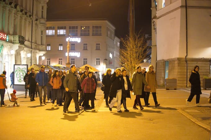 Po brez/veznem Mariboru je sprehajala Jana Zadravec.