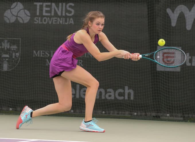 Linda Klimovičova je zelo dobro odigrala drugi niz, a je to bilo premalo za zmago.