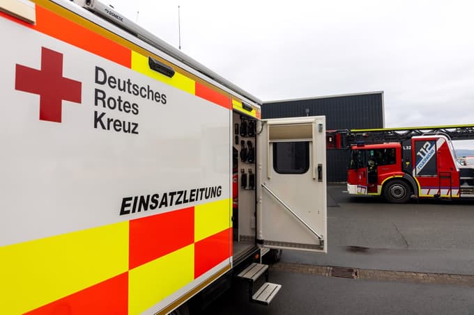 (FOTO) Avtistični 6-letni deček zapustil šolo in izginil: To policija svetuje tistim, ki bi ga srečali ...