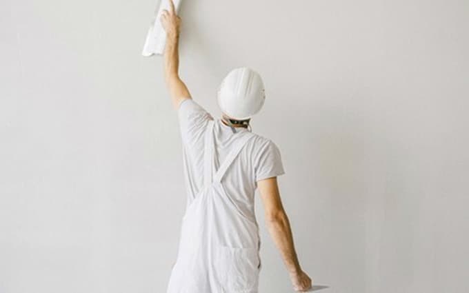 Kaj povezuje maturantski izlet, pleskanje sten in dekliščino? Več kot si mislite.