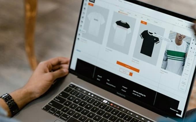 Kaj povezuje maturantski izlet, pleskanje sten in dekliščino? Več kot si mislite.