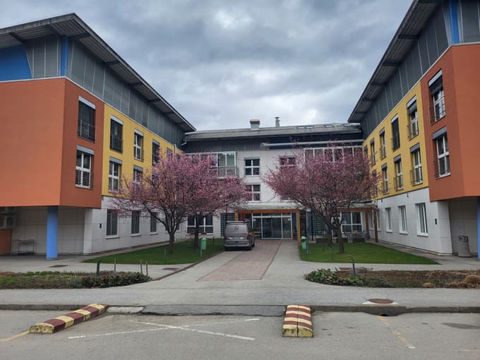 Brinjevka, medgeneracijski center Brinjevka na Prevaljah, Dom starejših na Fari