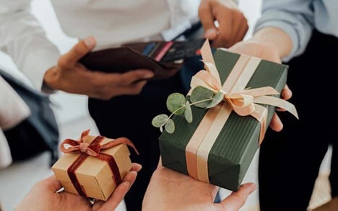 Ideje za darila – ultimativni seznam 300 idej za vsako priložnost!