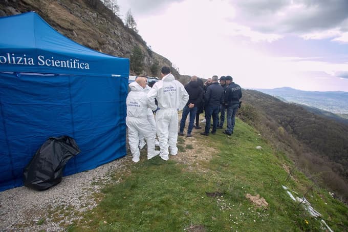 Truplo je bilo v kovčku na dnu pečine pri kraju Capranica Prenestina zahodno od Rima.