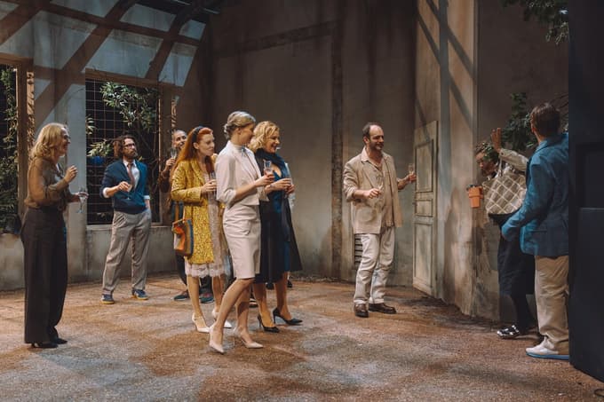 V Vila bloku Evropa nastopajo Ajda Smrekar, Gregor Gruden, Tina Potočnik Vrhovnik, Joseph Nzobandora – Jose, Bernarda Oman, Boris Ostan, Karin Komljanec, Tomo Tomšič, Klara Kuk, Matevž Sluga, Matic Lukšič, Lara Wolf, k. g.