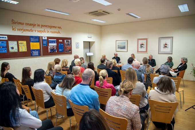 Voditeljice in voditelji s svojimi zgodbami za pogum in navdih tudi v Mariboru