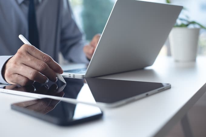 Varno do kredita tudi iz domačega naslanjača