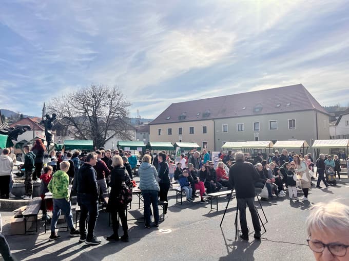 (FOTO) Dan za spremembe na Ravnah: Svet brez prostovoljstva bi bil manj barvit