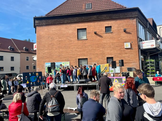 (FOTO) Dan za spremembe na Ravnah: Svet brez prostovoljstva bi bil manj barvit