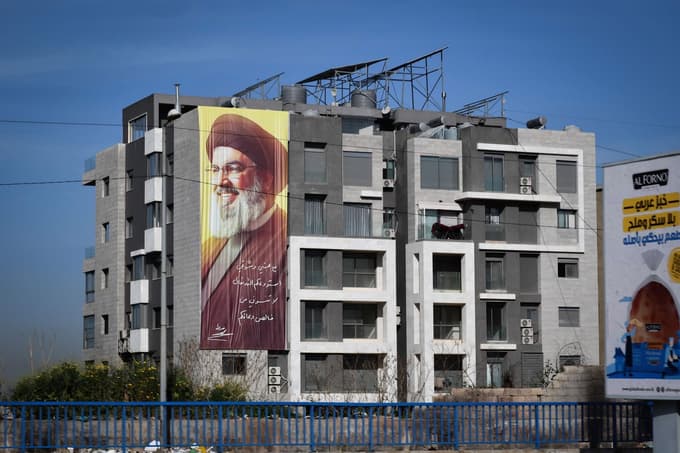 Propagandni plakat ubitega vodje gibanja Hezbolah Hasana Nasrale