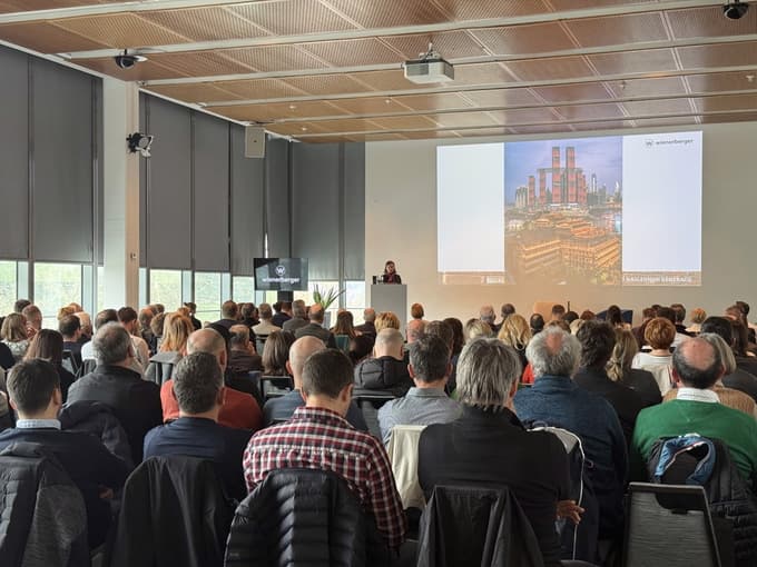 Množica na predavanjih.