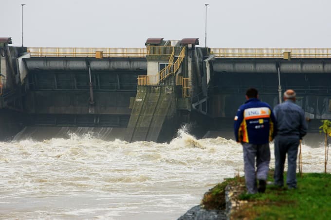 Narasla Drava pri jezu v Markovcih