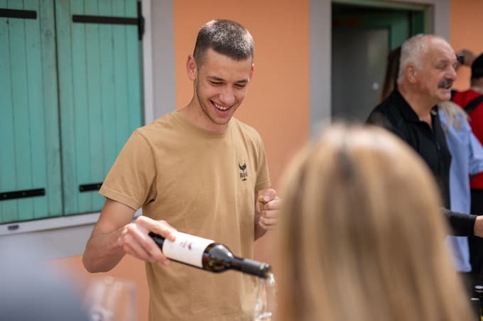 Pomlad v vzhodni Istri diši po vinu, špargljih in dobri družbi