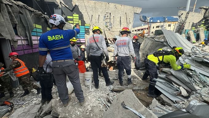 (FOTO) V zrušenju strehe nočnega kluba v Dominikanski republiki umrlo najmanj 218 ljudi, iščejo le še posmrtne ostanke