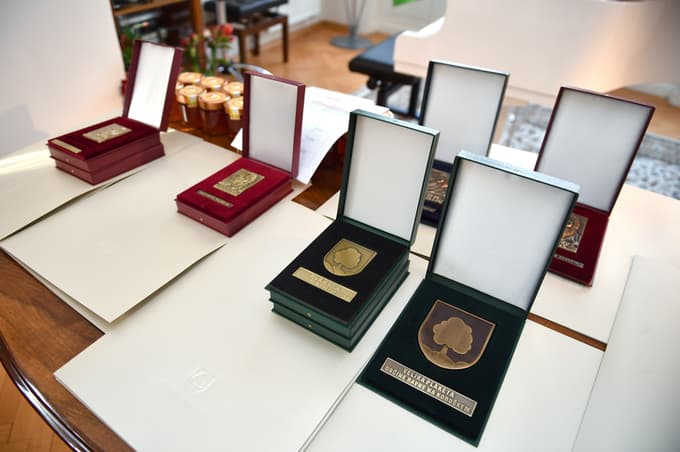 (FOTO) Na Ravnah podelili najvišja občinska priznanja. Kdo so nagrajenci?