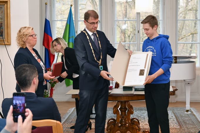 (FOTO) Na Ravnah podelili najvišja občinska priznanja. Kdo so nagrajenci?