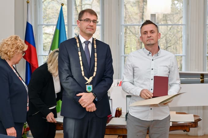 (FOTO) Na Ravnah podelili najvišja občinska priznanja. Kdo so nagrajenci?